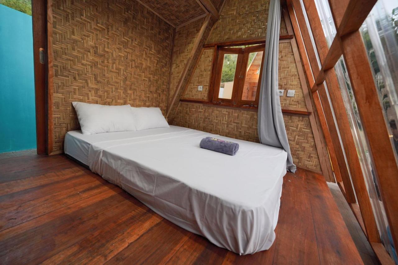 La Vie En Rose Hotel Senggigi Exterior photo