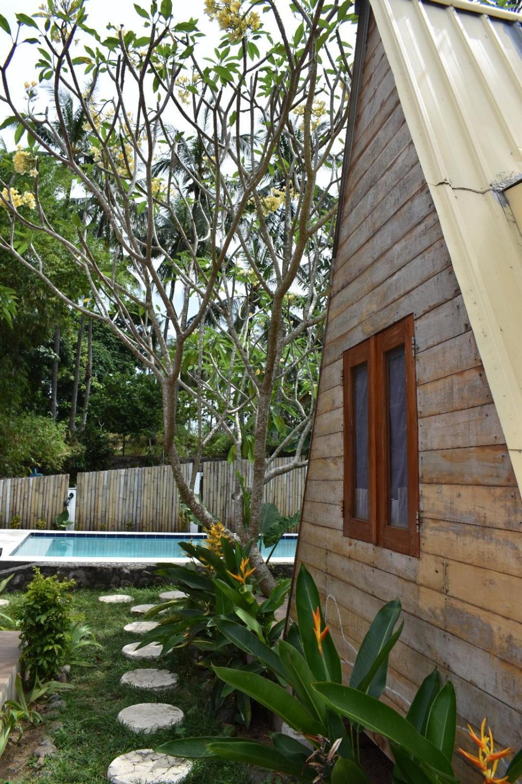 La Vie En Rose Hotel Senggigi Exterior photo